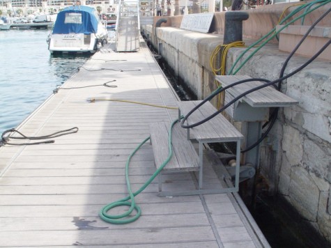 Est� a �� metros sobre el nivel del mar. Puerto de Alicante (0,29�)